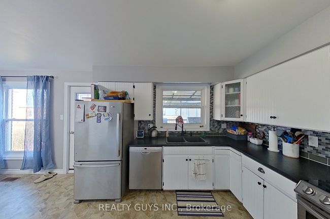 3211 County Rd 2, House other with 7 bedrooms, 4 bathrooms and 6 parking in Keene ON | Image 28