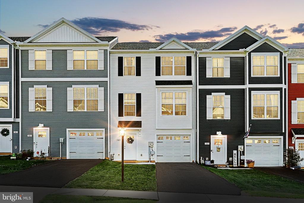 Avon Dr, Red Lion, PA 17356
