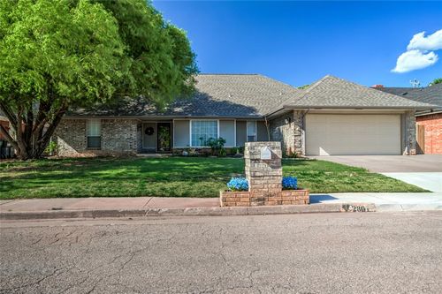 2801 Nw 158th St, Edmond, OK, 73013-8821 | Card Image
