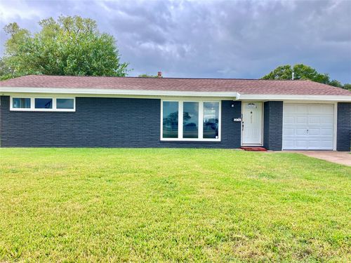 2033 Bay St N, Texas City, TX, 77590-6414 | Card Image