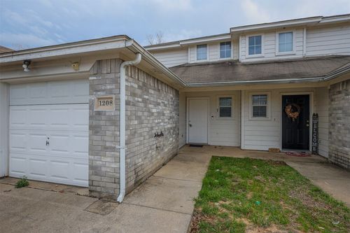 1208 Village Garden Dr, Azle, TX, 76020-5109 | Card Image