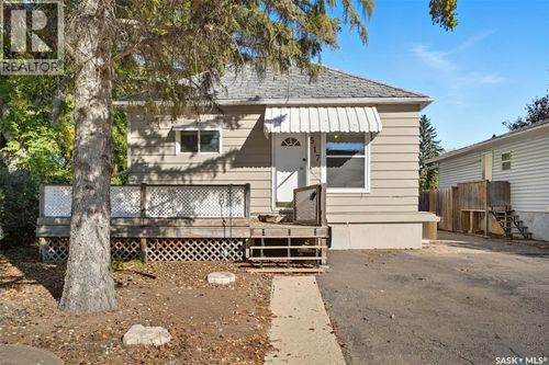 517 Isabella St W, Saskatoon, SK, S7M0E3 | Card Image