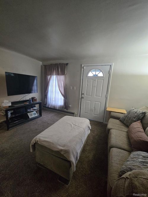 19048 Maryland St, Roseville, MI, 48066-1334 | Card Image