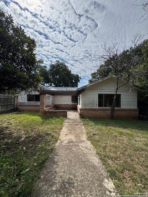 510 Cypress St, Bandera, TX, 78003-4645 | Card Image