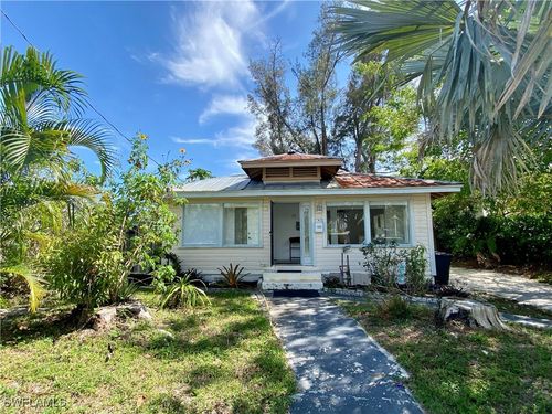 1262 5th Ave N, NAPLES, FL, 34102-3472 | Card Image