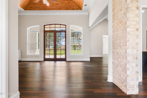 744 Georgetown St, Hazlehurst, MS, 39083-2504 | Card Image