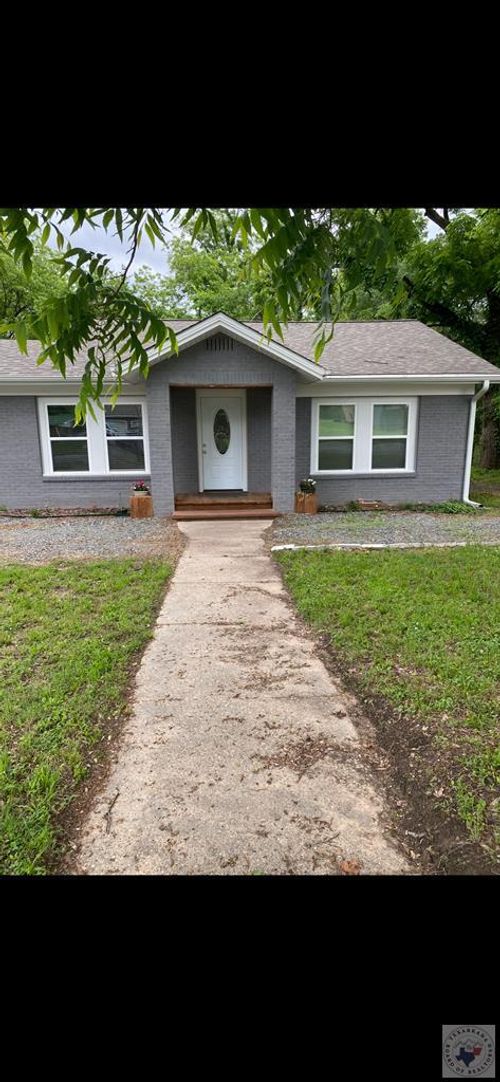 417 S Runnels St, De Kalb, TX, 75559-2026 | Card Image