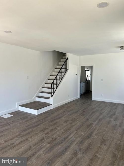 327 Whittaker St, RIVERSIDE, NJ, 08075-3943 | Card Image