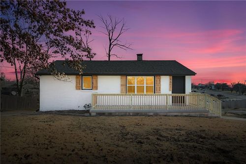 5611 N Walnut St, Gladstone, MO, 64118-4236 | Card Image