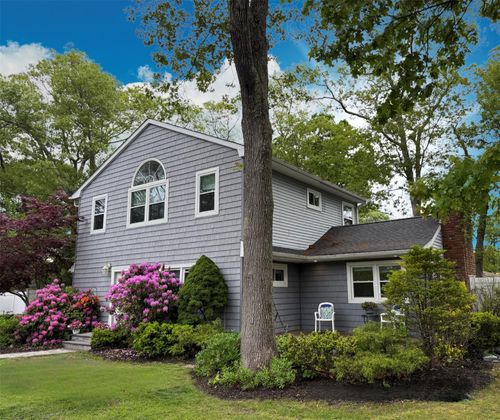 1 Roberta St, E Patchogue, NY, 11772-4730 | Card Image