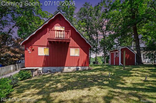 250 E Canyon Dr, Milford, MI, 48380-3500 | Card Image