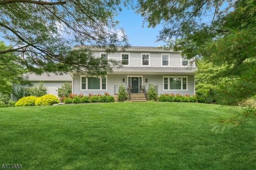 68 Burnwood Ln, Upper Saddle River, NJ, 07458-1624 | Card Image