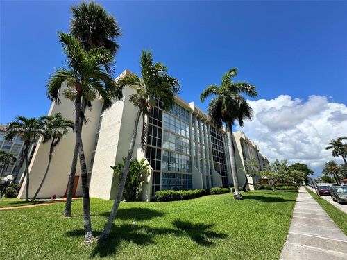 204-2000 Atlantic Shores Blvd, Hallandale Beach, FL, 33009 | Card Image