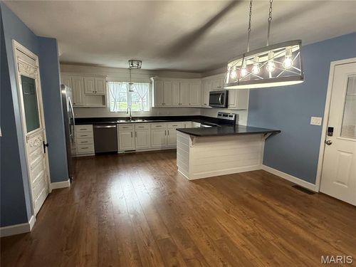 113 E Wood St, Shelbina, MO, 63468-1512 | Card Image