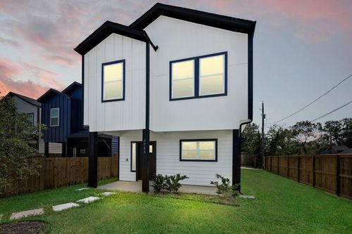 5700 Elysian St, Houston, TX, 77009-1602 | Card Image