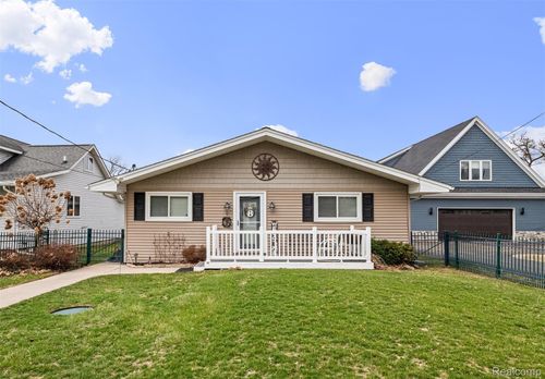 2330 Allen Rd, Ortonville, MI, 48462-8431 | Card Image