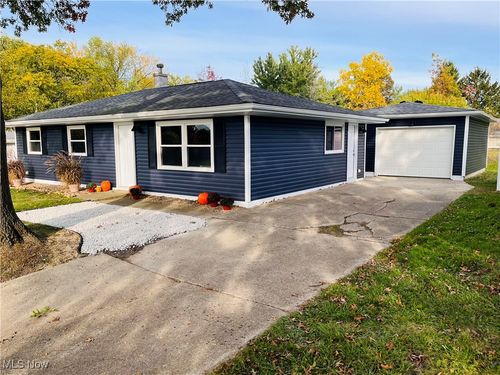 754 N Huntington St, Medina, OH, 44256-3132 | Card Image