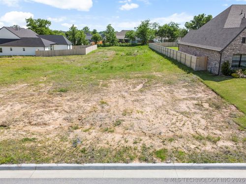 2516 E 135th Dr S, Bixby, OK, 74008-4981 | Card Image