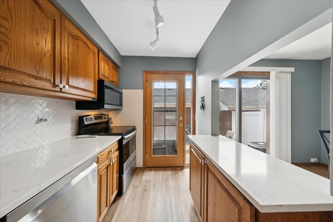 317 Hale St, Townhouse with 2 bedrooms, 2 bathrooms and 2 parking in Wheaton IL | Image 7
