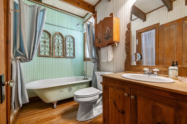 202 S Bowie St, Home with 5 bedrooms, 6 bathrooms and 1 parking in Fredericksburg TX | Image 19
