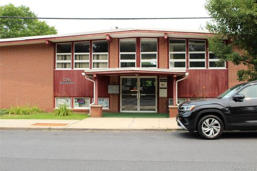 2r-15 Moore Ave, Mount Kisco, NY, 10549-3124 | Card Image
