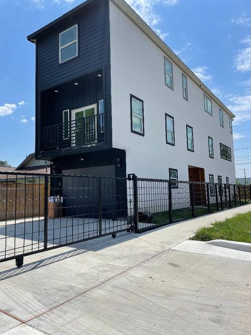 201 E 37th St, Houston, TX, 77018-6531 | Card Image