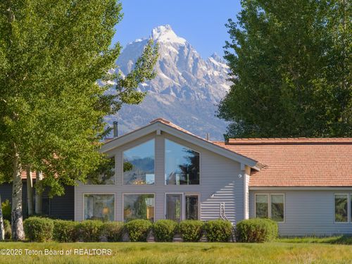 700 E Sagebrush Dr, Jackson, WY, 83001-9349 | Card Image