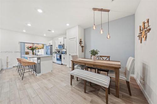 818 Se 17th St, Homestead, FL, 33034 | Card Image