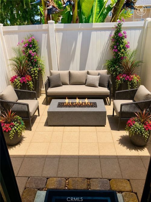 28670 Conejo View Dr, Agoura Hills, CA, 91301-3318 | Card Image