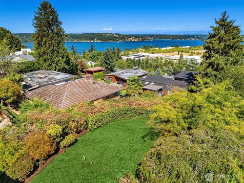 7348 55th Ave Ne, Seattle, WA, 98115-6218 | Card Image