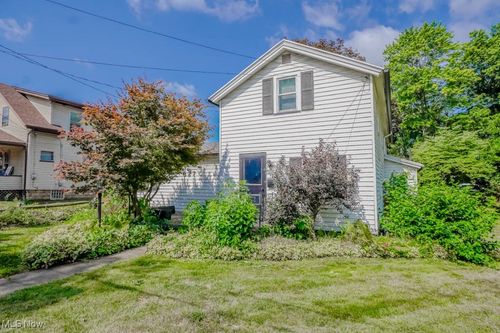 827 9th St Ne, Massillon, OH, 44646-4592 | Card Image