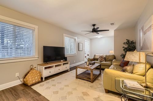 b-6108 Calmar Cv, Austin, TX, 78721-3401 | Card Image