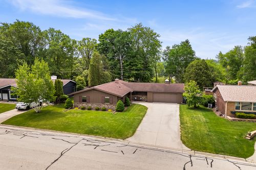 231 Crestwood Dr, Sheboygan Falls, WI, 53085-1403 | Card Image