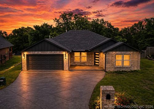 4001 S Rolling Oaks Dr, Tulsa, OK, 74107-4874 | Card Image