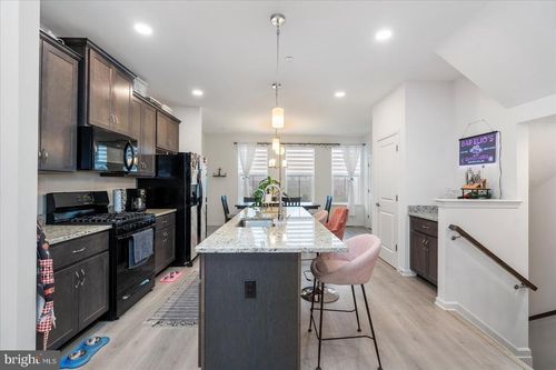 7323 Martin Farm Cir, ROSEDALE, MD, 21237-4076 | Card Image