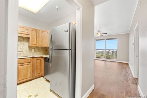 apt-2004-1 Towers Park Ln, San Antonio, TX, 78209-6439 | Card Image