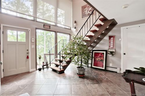 4 Steinway Ct, Suffern, NY, 10901-1523 | Card Image
