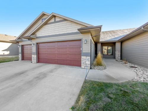 1921 S Sonoma Pl, Sioux Falls, SD, 57106-4965 | Card Image