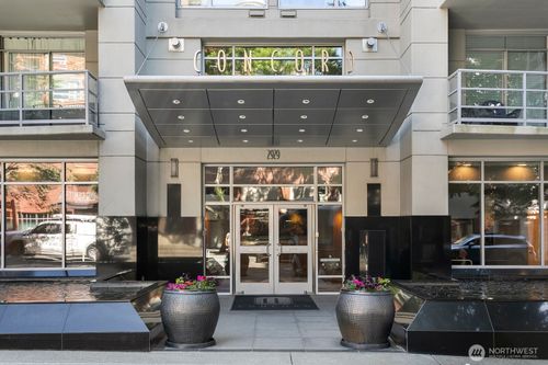 200-2929 1st Ave, Seattle, WA, 98121-3019 | Card Image