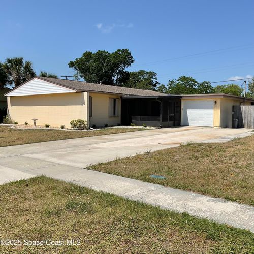 995 Botany Ln, Rockledge, FL, 32955-3913 | Card Image