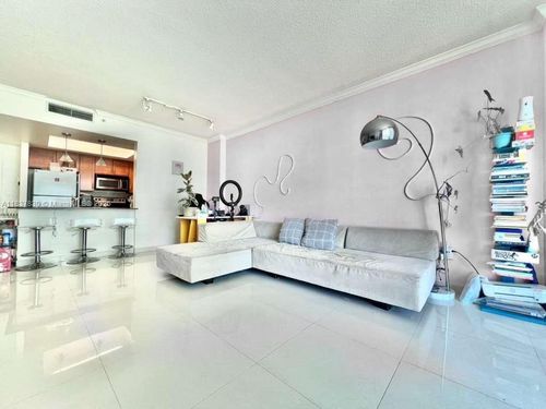 apt-906-2000 N Bayshore Dr, Miami, FL, 33137-5121 | Card Image