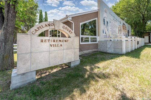 1236 3rd Ave Nw, Moose Jaw, SK, S6H3V3 | Card Image