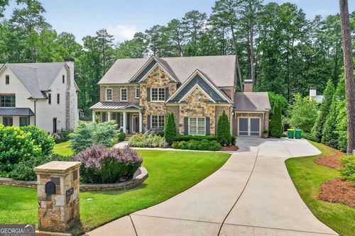 6470 Long Island Dr Nw, Sandy Springs, GA, 30328-3043 | Card Image