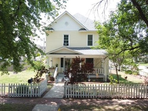 524 N B St, Wellington, KS, 67152-4023 | Card Image