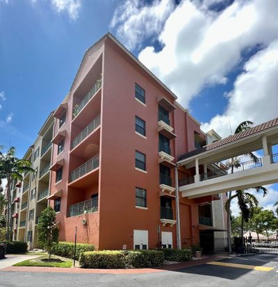 408 - 1620 Presidential Way, Condo with 3 bedrooms, 2 bathrooms and null parking in West Palm Beach FL | Image 2