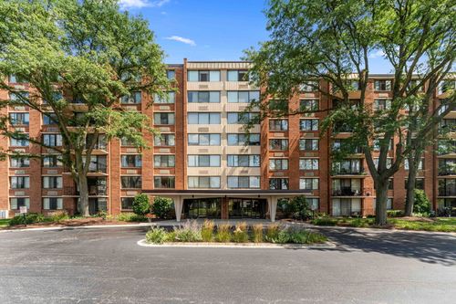 7d-2000 Saint Regis Dr, Lombard, IL, 60148-4963 | Card Image