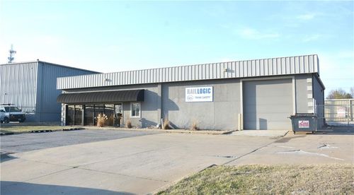 2929 E Us Highway 40 Highway, Blue Springs, MO, 64015 | Card Image