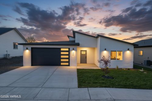 305 Hogan St, Sunnyside, WA, 98944-4201 | Card Image
