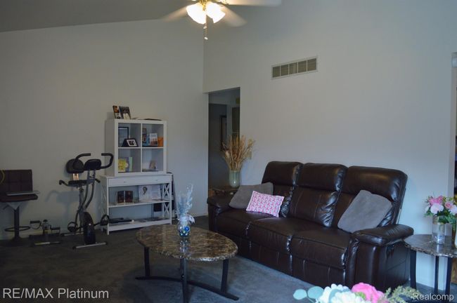 7244 Northfield Cir, Condo with 2 bedrooms, 3 bathrooms and null parking in Flushing MI | Image 4