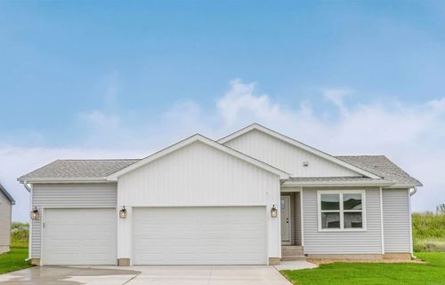 3927 Broomfield Dr, Cedar Falls, IA, 50613-9250 | Card Image
